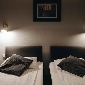 https://platan-apartments-5-min-main-sqr-large-bed-unique.krakowhotelspoland.com